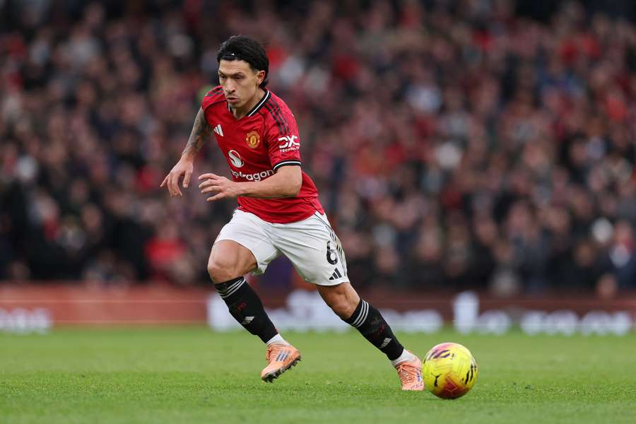 Lisandro Martinez foi alvo de críticas de Paul Scholes