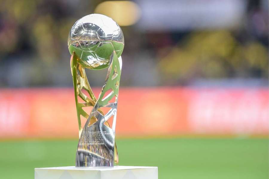 Troféu atribuído ao vencedor da Supertaça da Alemanha