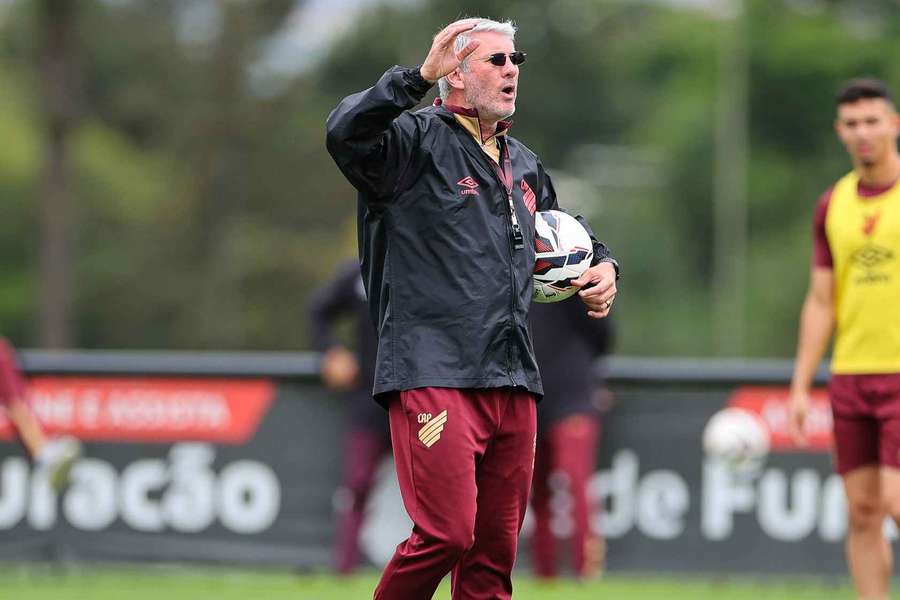 Odair Hellmann, técnico do Athletico-PR