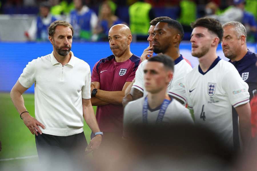 Southgate et ses joueurs ont l'air dévastés après la défaite en finale.