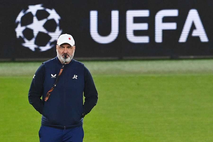Trenér Jindřich Trpišovský na tréninku před zápasem Ligy mistrů. Trenér Jindřich Trpišovský na tréninku před zápasem Ligy mistrů.