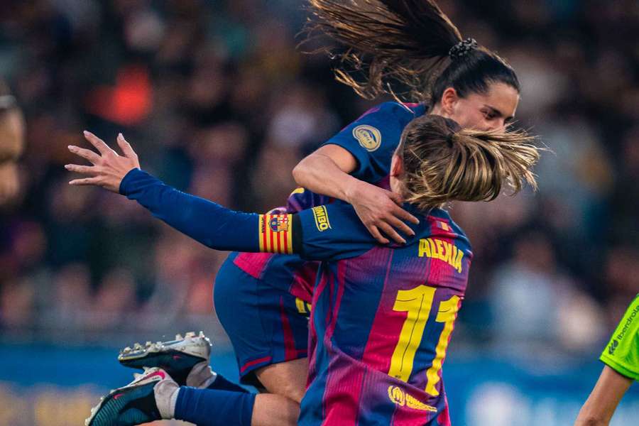 KIka Nazareth festeja com Alexia Putellas