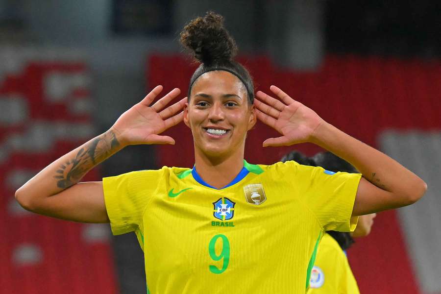 Amanda Gutierres celebra un gol