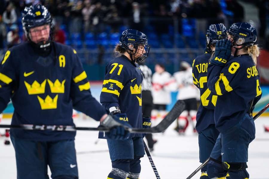 Kjellbin (71) alongside dejected teammates after the OT loss