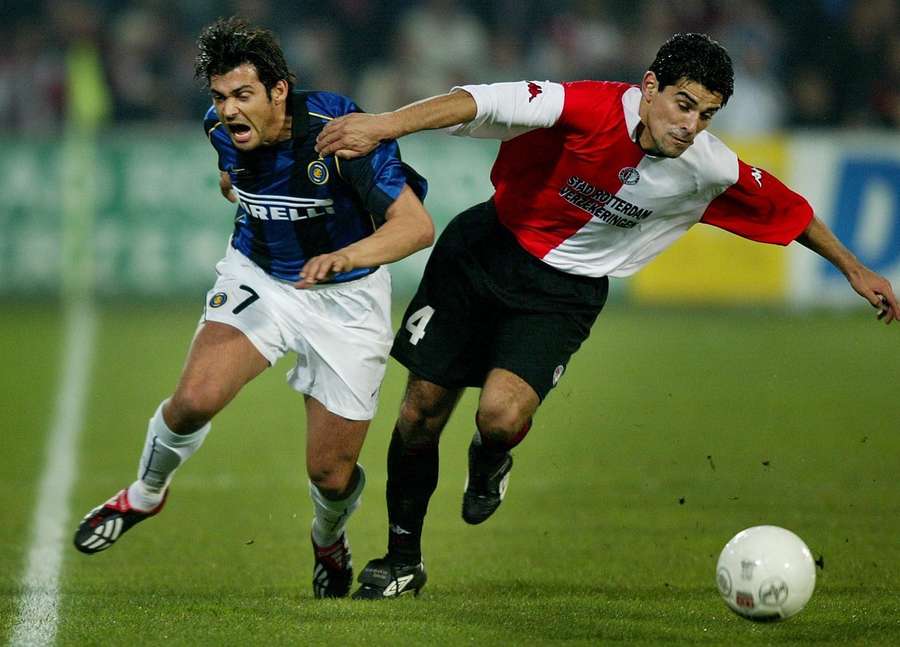 Feyenoord's Mauricio Aros (R) battling with current AC Milan manager Sergio Conceicao during the last meeting between the two sides in 2002