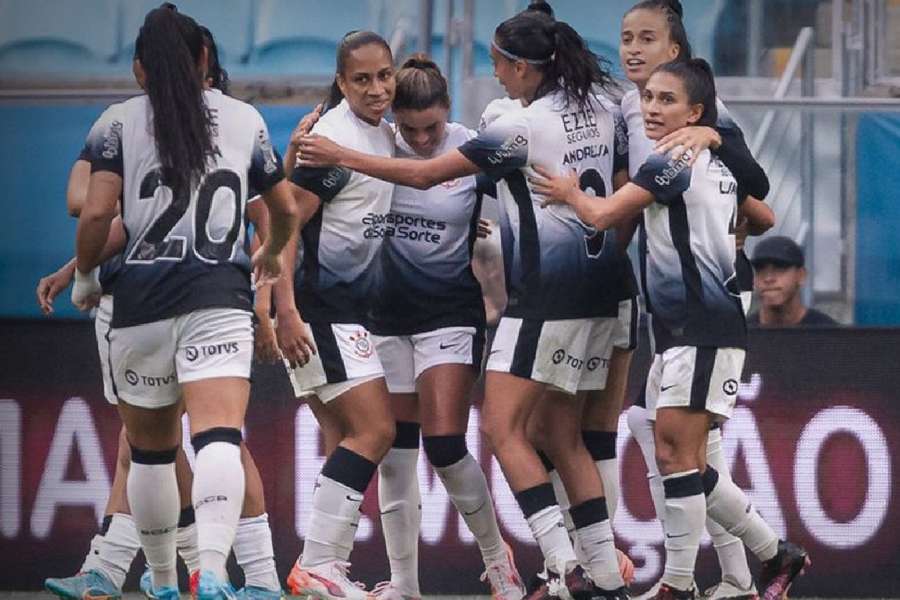 Corinthians derrotou o Grêmio na Arena, em Porto Alegre