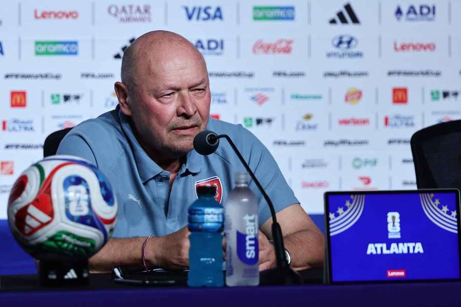 Trenér Miroslav Koubek před zápasem s JAR. Trenér Miroslav Koubek před zápasem s JAR.