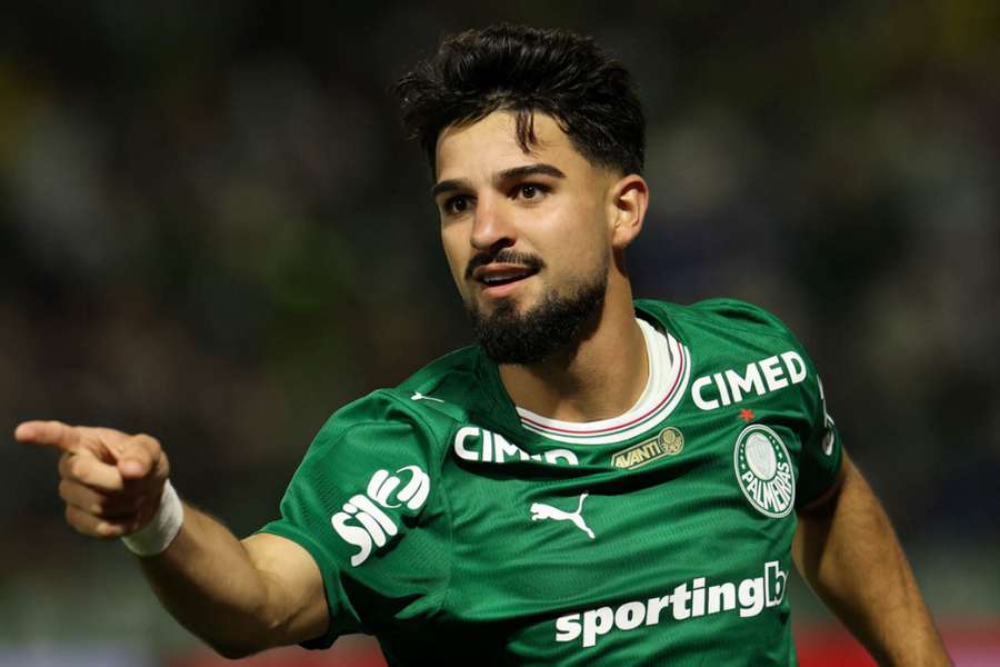 Flaco López quer ocnquistar titularidade no ataque argentino