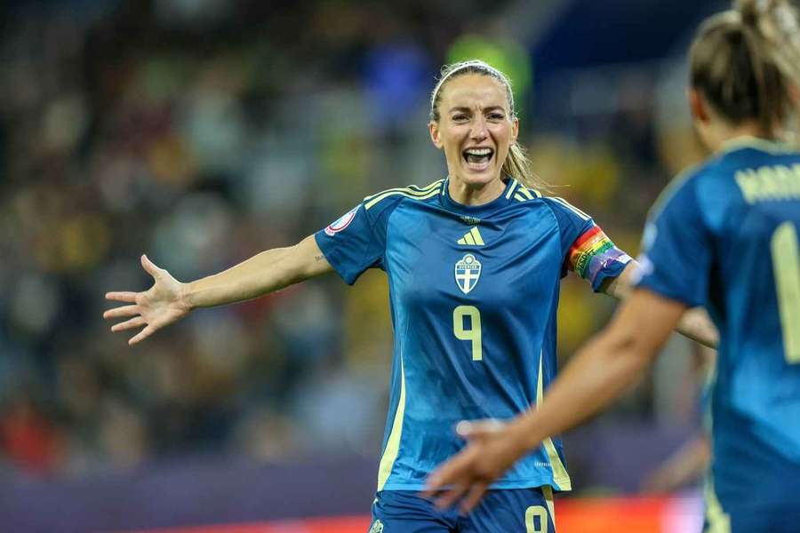 Asllani celebrates putting Sweden 2-0 up against Poland