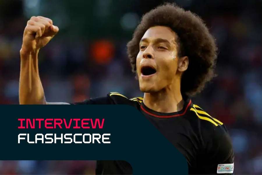 Axel Witsel célèbre un but avec la Belgique.