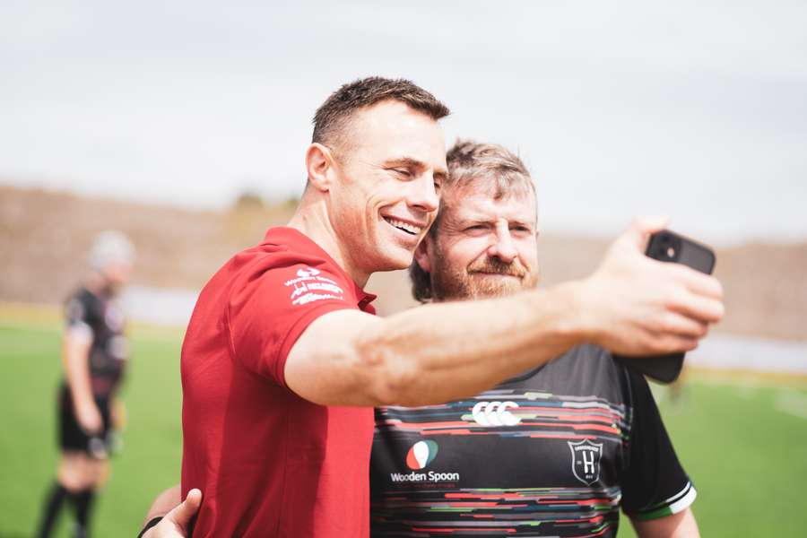 Tommy Bowe takes a selfie with a player