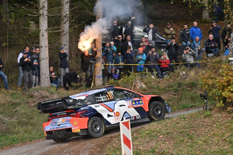 Thierry Neuville caiu para a quarta posição