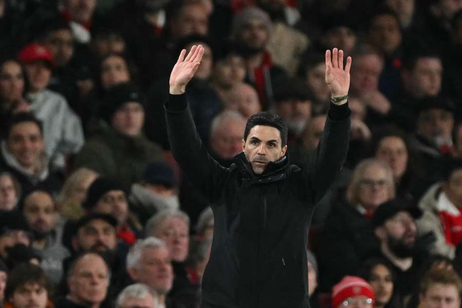 Mikel Arteta face à City.