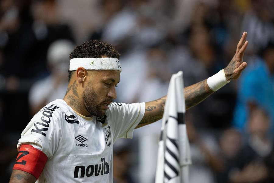 Neymar hits out at Santos after injury against Palmeiras