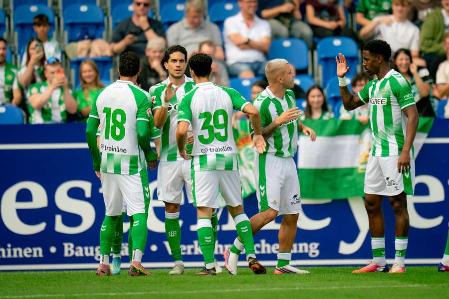 Betis começa pré-época a vencer Betis começa pré-época a vencer