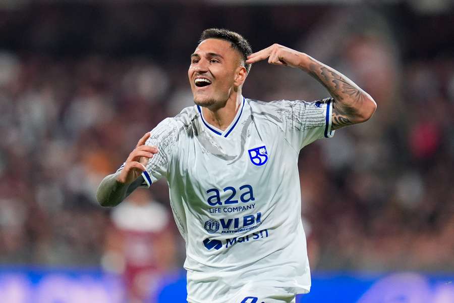 Valerio Crespi esulta dopo il gol Valerio Crespi esulta dopo il gol