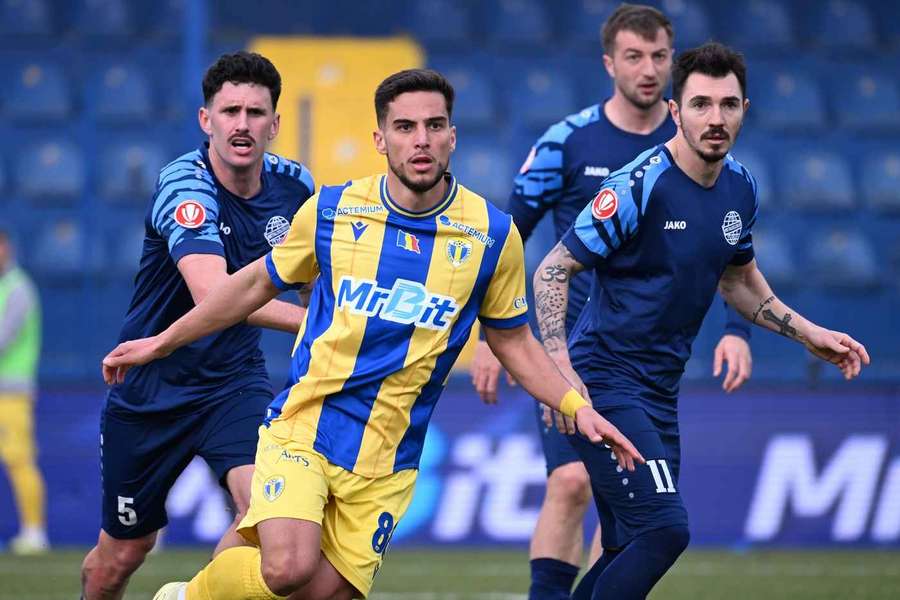 Marco Dulca într-un meci cu Metaloglobus