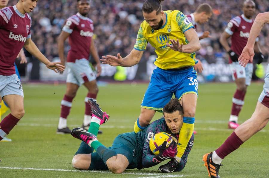 Ďalší londýnsky klub bez jednotky. West Ham sa musí zaobísť bez Fabianského