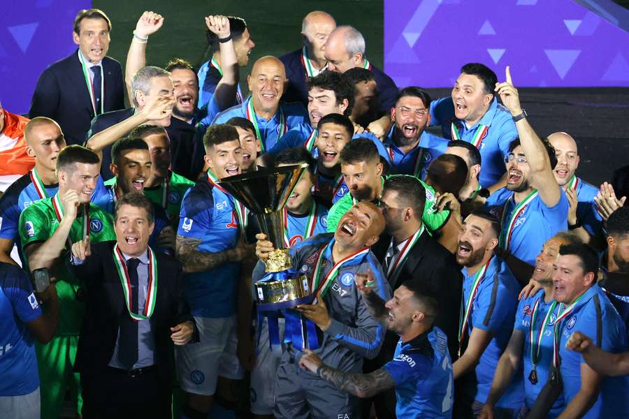 Spalletti, sărbătorind câștigarea campionatului alături de Napoli la finele sezonului trecut