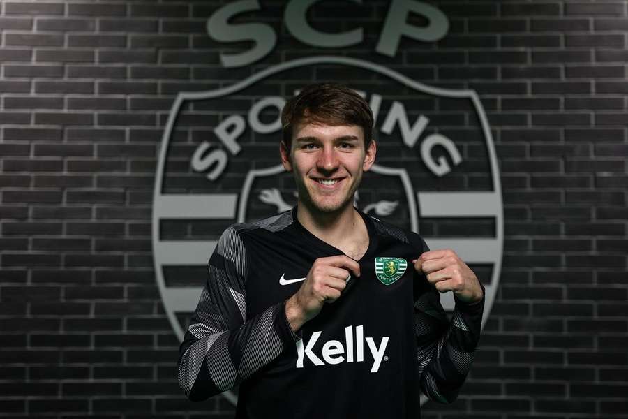 André Bergsholm oficializado pelo Sporting