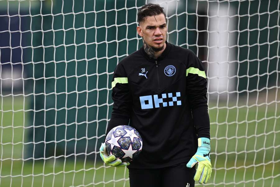 Ederson busca título inédito no Manchester City