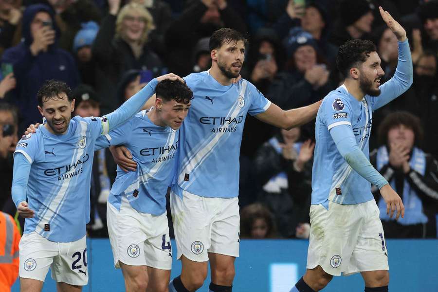 Manchester City spokojnie ogrywa Sunderland, Chelsea zatrzymana przez Bournemouth