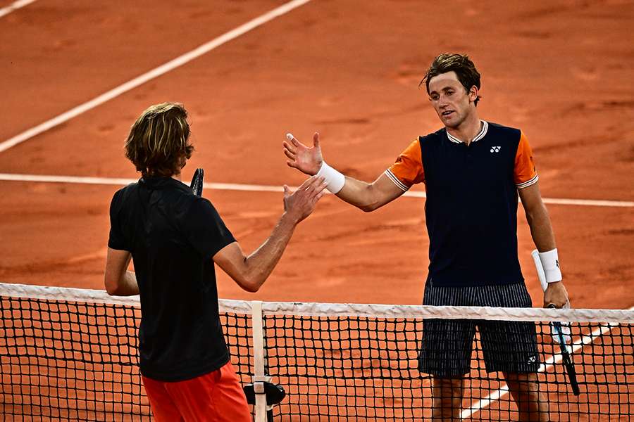 Ruud beat Zverev with ease