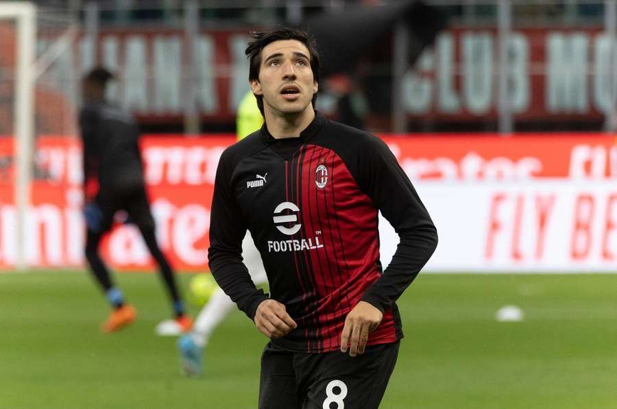 Sandro Tonali will mit der AC Mailand an die Spitze des Vereinsfußballs. Sandro Tonali will mit der AC Mailand an die Spitze des Vereinsfußballs.