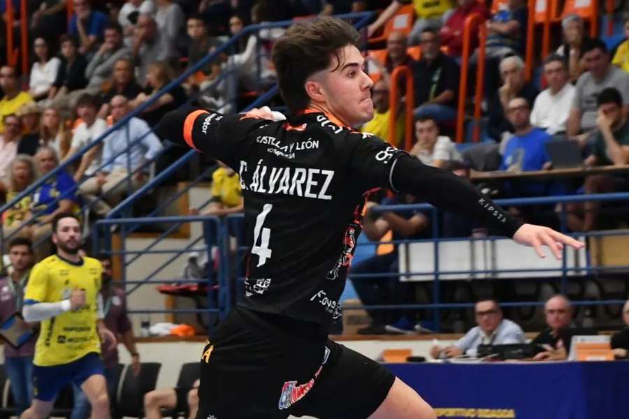 Álvarez ao serviço do Ademar Léon