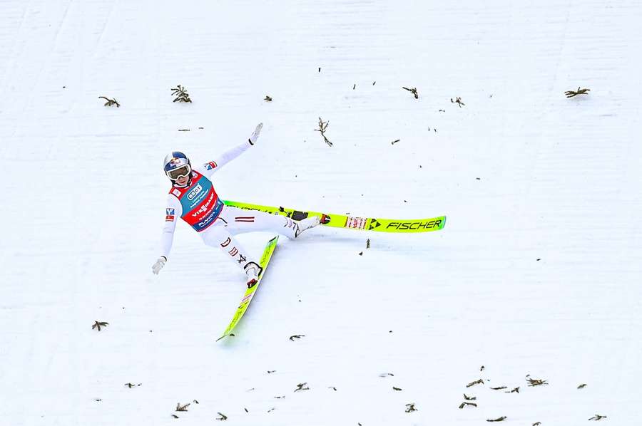 Stephan Embacher kam bei der Landung zu Sturz Stephan Embacher kam bei der Landung zu Sturz