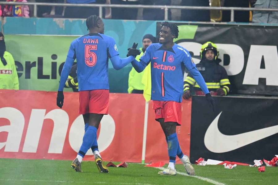 Jordan Gele (dreapta) va semna cu o echipă din Qatar