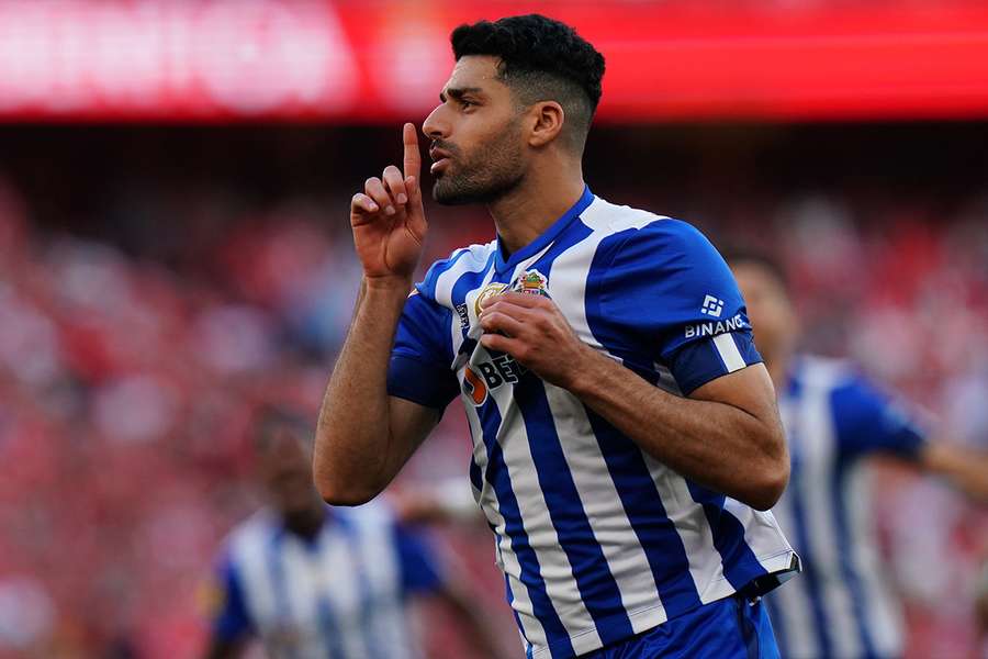 O iraniano vai continuar a vestir a camisola azul e branca