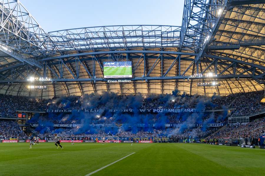 Kibice Lecha Poznań podczas meczu Ekstraklasy z Legią Warszawa na Enea Stadionie w Poznaniu, 26 kwietnia 2026 r.