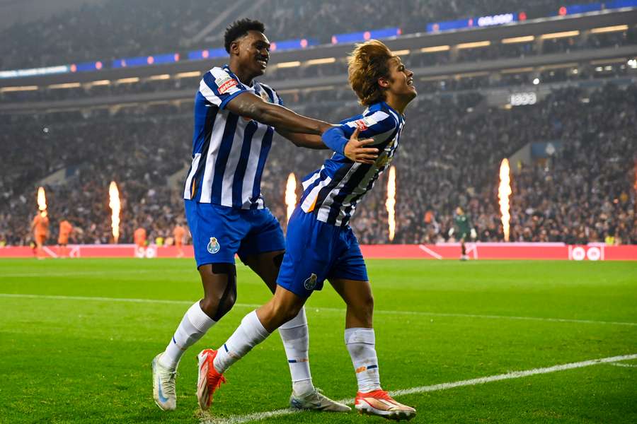 Mora e Samu brilharam no triunfo do FC Porto