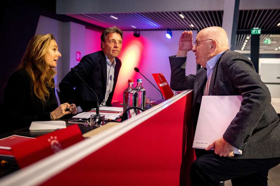 RvC-leden Georgette Schlick, Cees van Oevelen en Michael van Praag tijdens de algemene aandeelhoudersvergadering van Ajax.