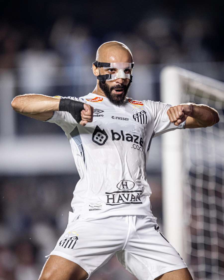 Thaciano desencantou em seu 7º jogo pelo Santos Thaciano desencantou em seu 7º jogo pelo Santos