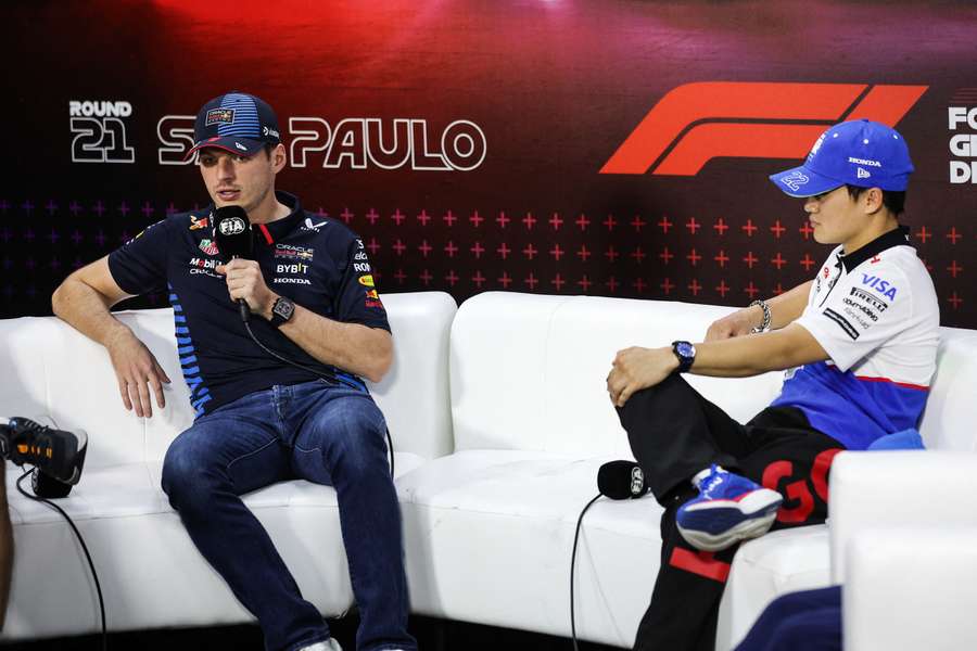 Max Verstappen (E) e Yuki Tsunoda (D)