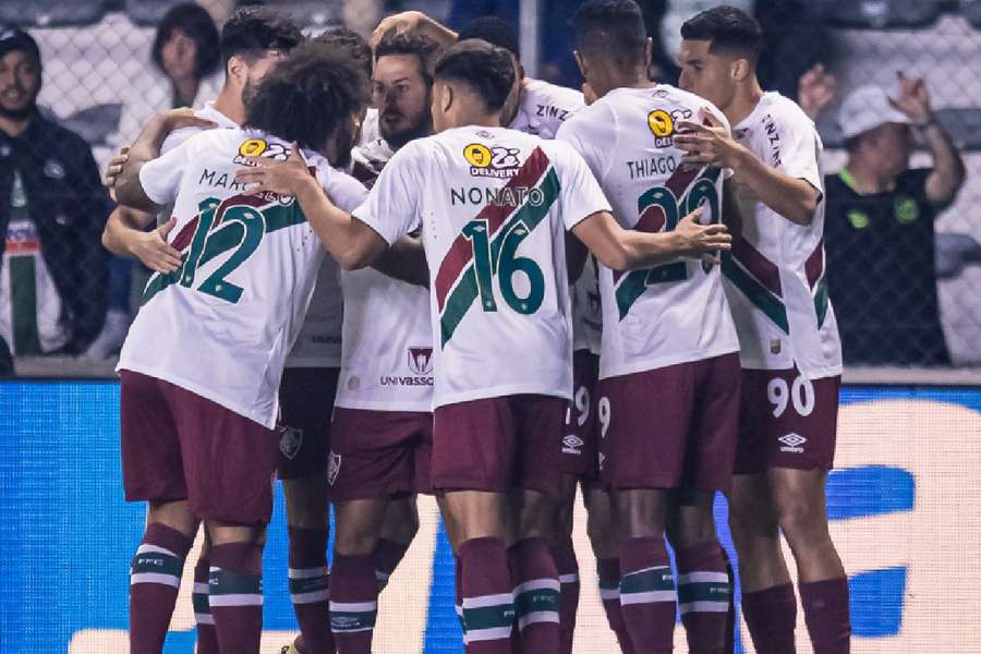 Jogadores do Fluminense celebram gol sobre o Juventude