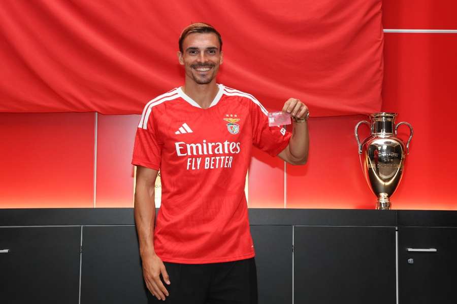 Palhinha com o cartão de sócio do Benfica Palhinha com o cartão de sócio do Benfica