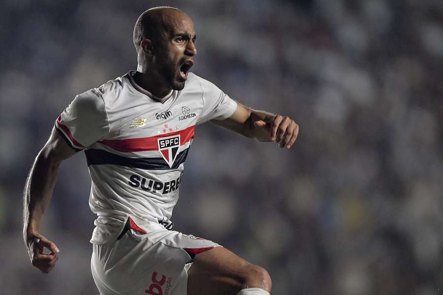 Lucas Moura marcou seu quinto gol na temporada Lucas Moura marcou seu quinto gol na temporada