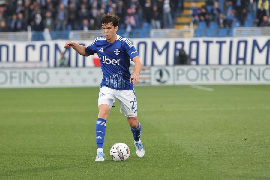 Maximo Perrone em ação pelo Como