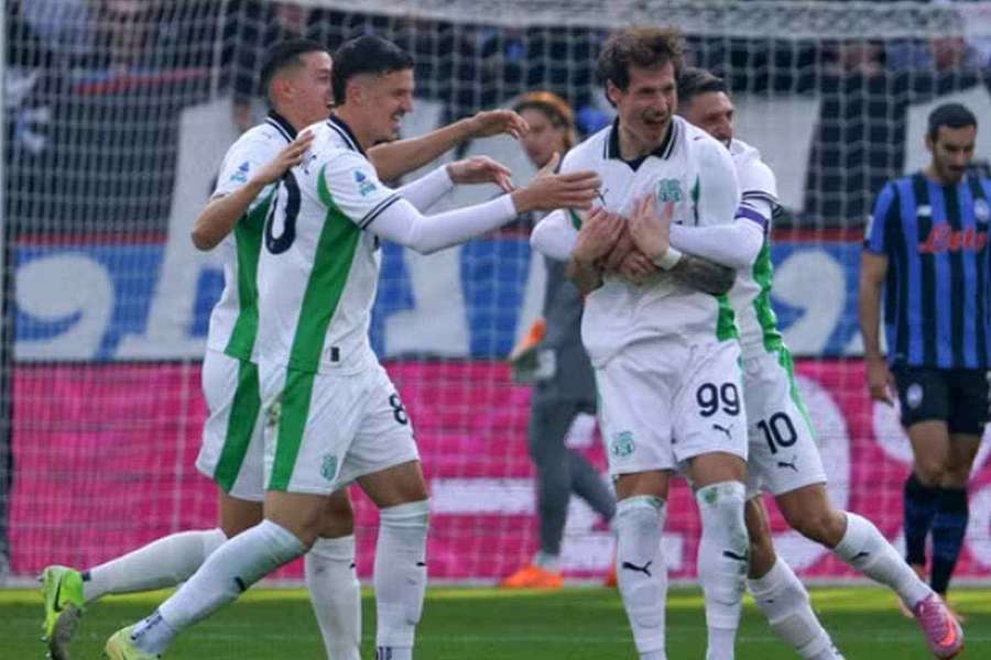 Pinamonti slaví gól v síti Atalanty. Pinamonti slaví gól v síti Atalanty.