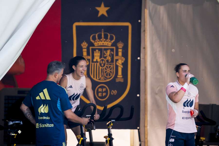 Aitana, con España