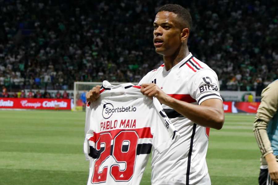 Caio Paulista exibiu camisa de Pablo Maia na comemoração de seu gol