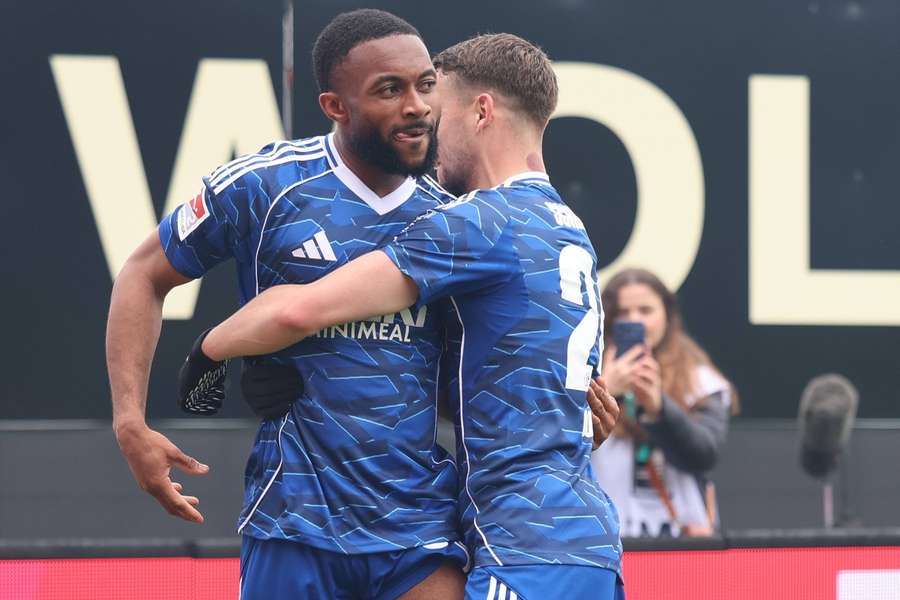 Sylla sichert Schalke in Unterzahl den Sieg