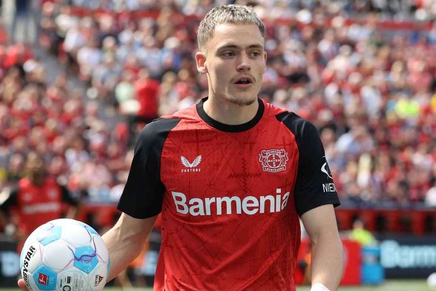 Parents of Bayer Leverkusen star Wirtz in England for Man City talks