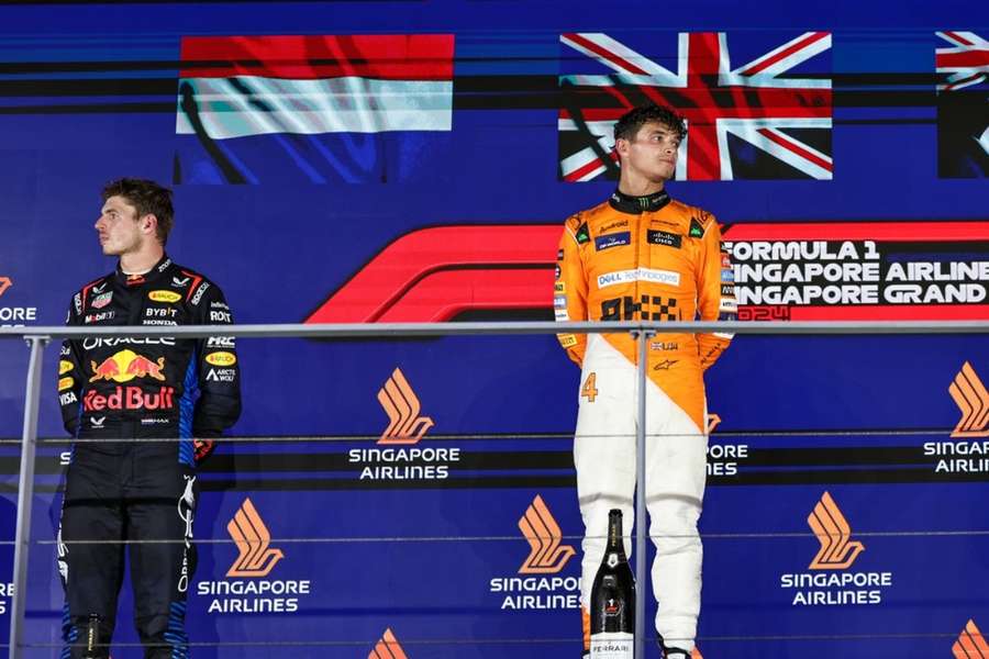 Norris y Verstappen en el podio de Singapur