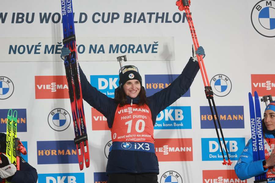 Julia Simon reste au sommet.