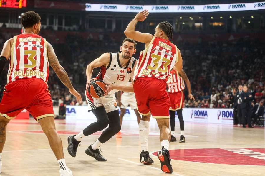 Satoranský v akci v utkání Evropské ligy. Satoranský v akci v utkání Evropské ligy.