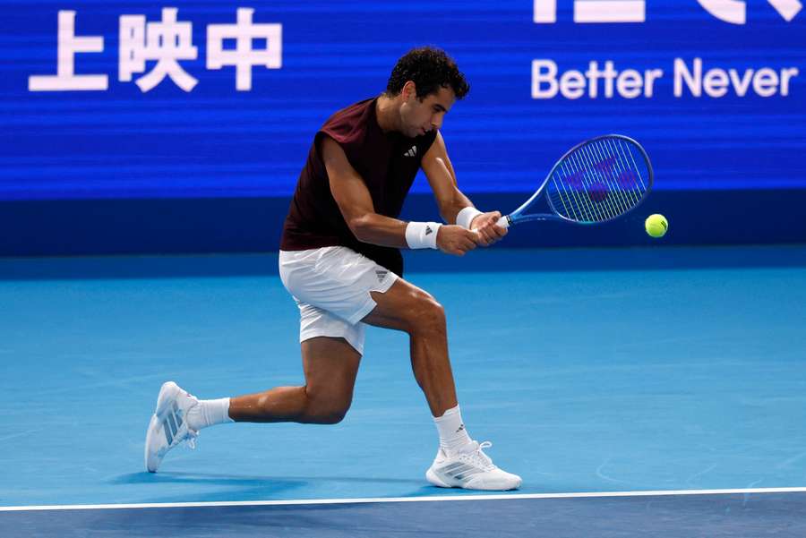Munar golpea la bola en tierras chinas